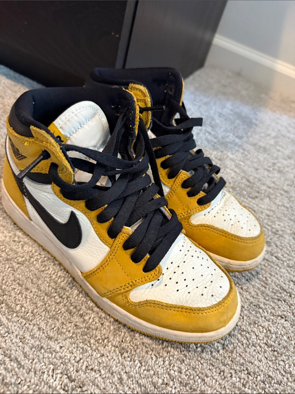 Jordan Kids High-Top Sneakers in Yellow, White & Black